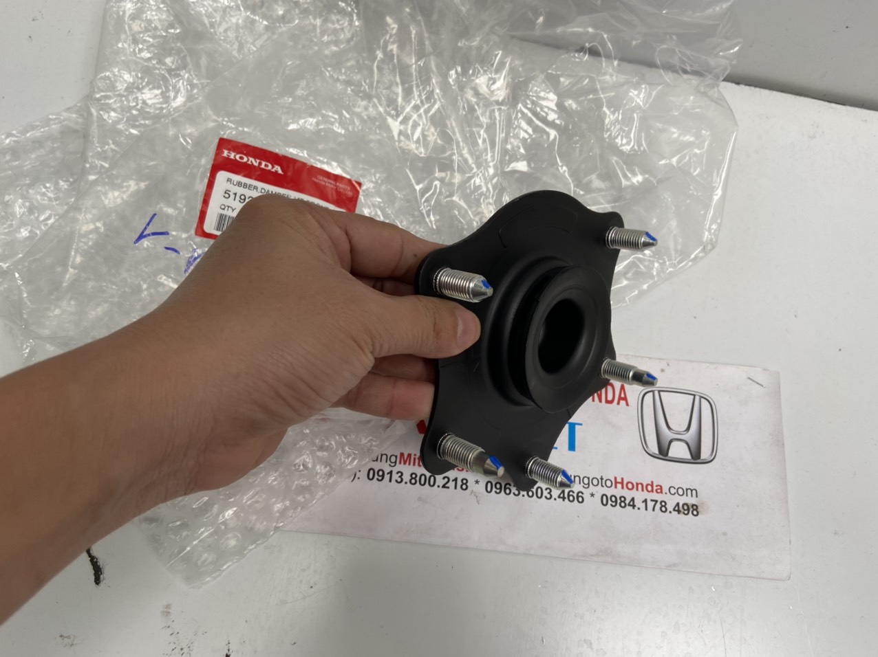 Bát bèo giảm xóc xe Honda CRV 2015 